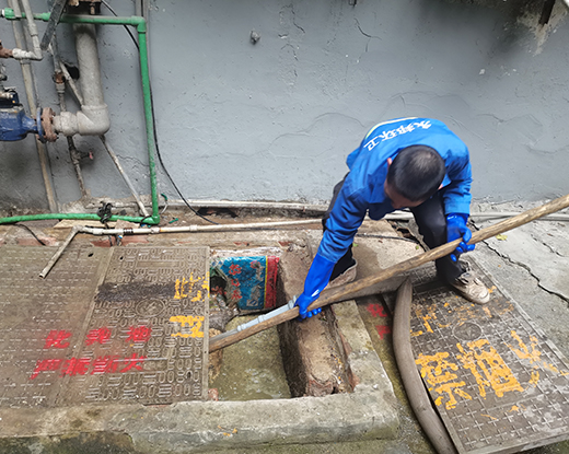 卢市镇清掏化粪池