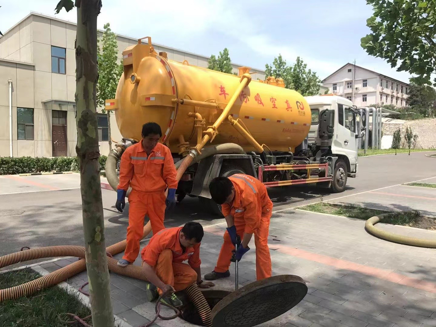 卢市镇化粪池清理与5-8吨吸粪车施工效率分析